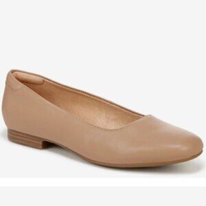 Naturalizer Kari Ballet Flat - Size 9 Medium (worn once). Purchased from DSW.